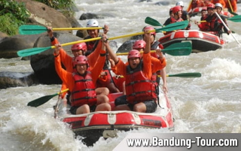 Paket Wisata Family Gathering dan Outbound Rafting