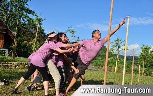 Paket Wisata Family Gathering dan Outbound Program 2 Days 1 Night-min